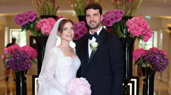 Ünlü çiftten mutlu aile paylaşımı...